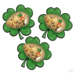 Szerencsemalac levélen 